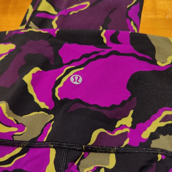 Size 10, Pre-loved, Excellent Condition Lululemon Leggings 🧨 - Picture 2 of 3